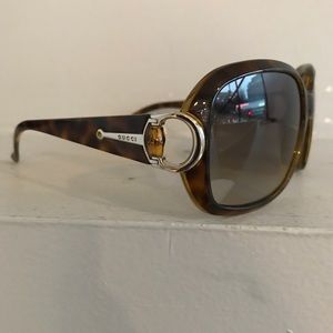 GUCCI Bamboo Detail Tortoise Sunglasses!